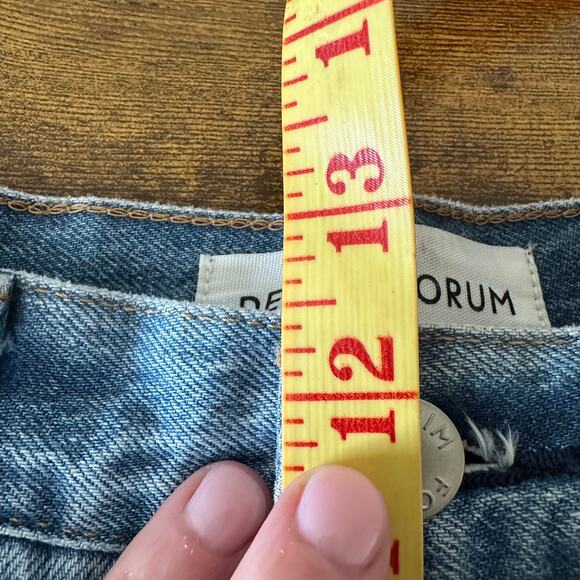 Aritzia Denim Forum The Farrah Hi-Rise Wide Leg Cargo Jean EUC Size 29 - Picture 13 of 14